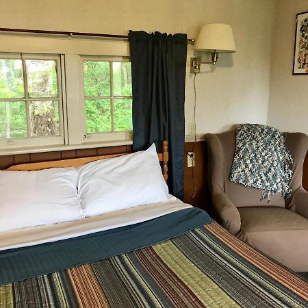 Chamber Lane Motel Round Lake 외부 사진
