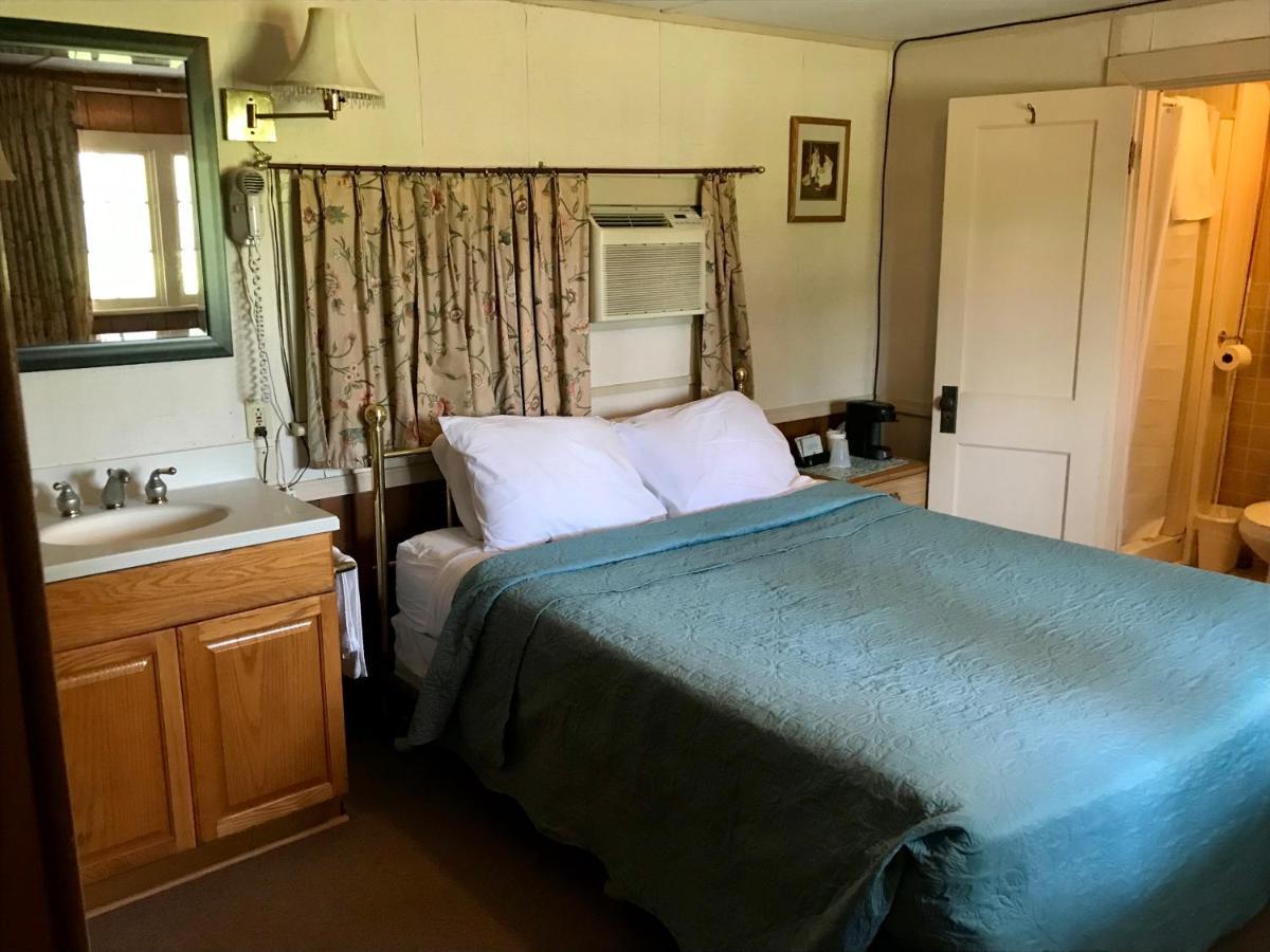 Chamber Lane Motel Round Lake 외부 사진