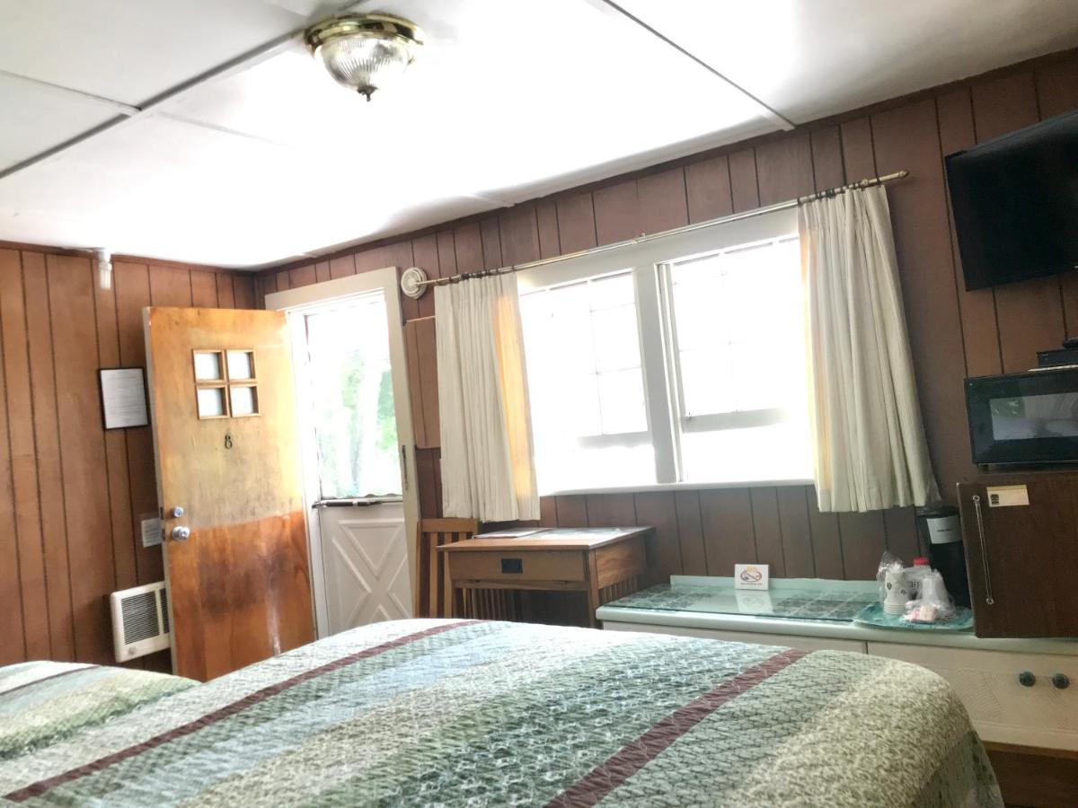 Chamber Lane Motel Round Lake 외부 사진