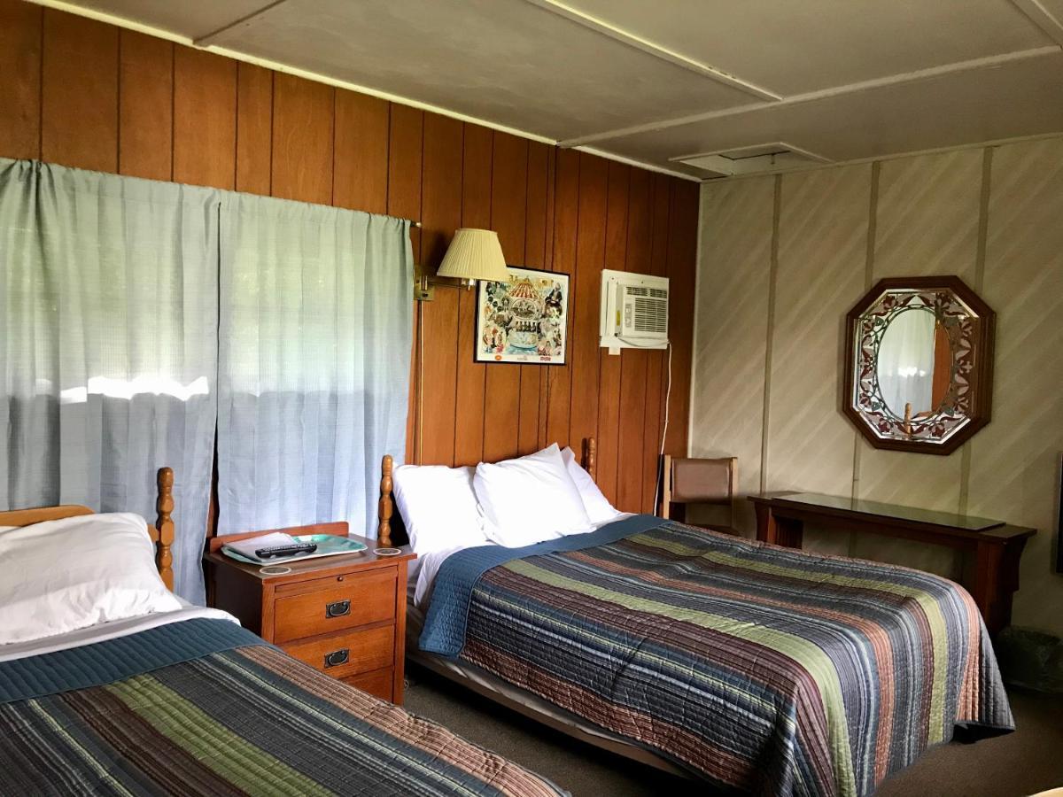 Chamber Lane Motel Round Lake 외부 사진