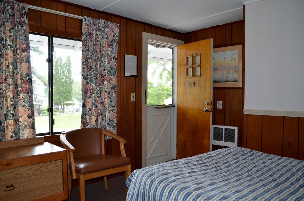 Chamber Lane Motel Round Lake 외부 사진