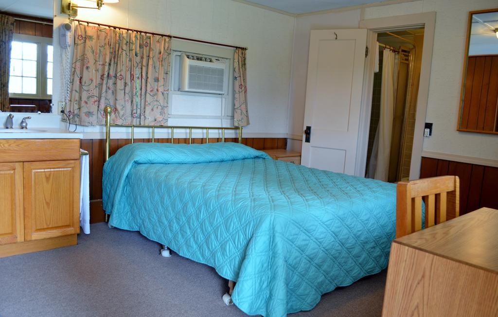 Chamber Lane Motel Round Lake 외부 사진