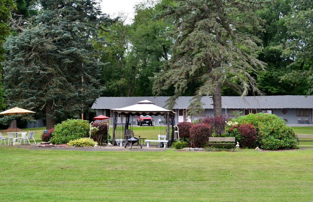 Chamber Lane Motel Round Lake 외부 사진