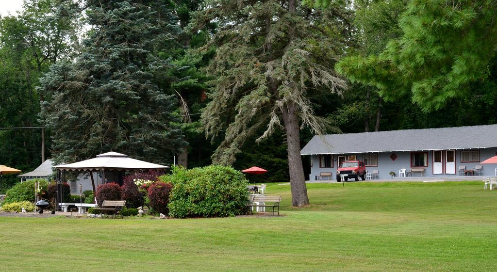 Chamber Lane Motel Round Lake 외부 사진