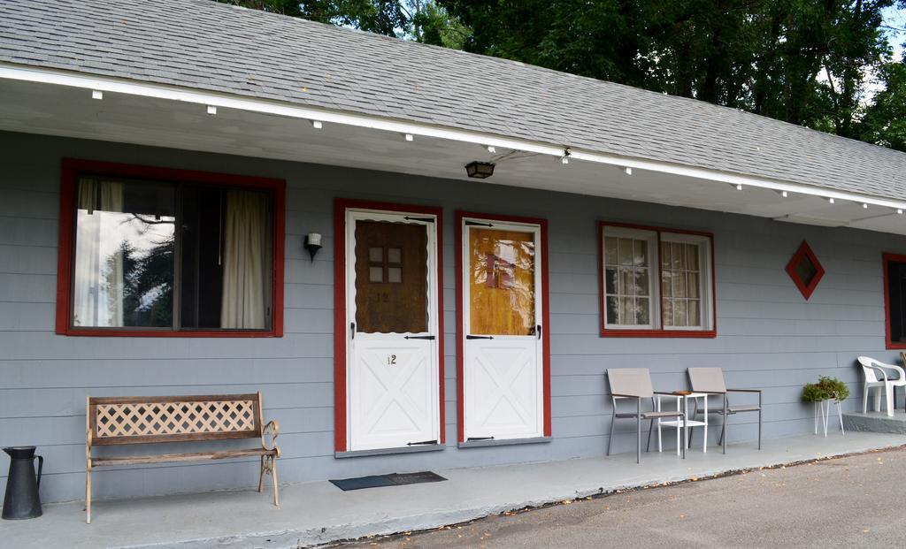 Chamber Lane Motel Round Lake 외부 사진