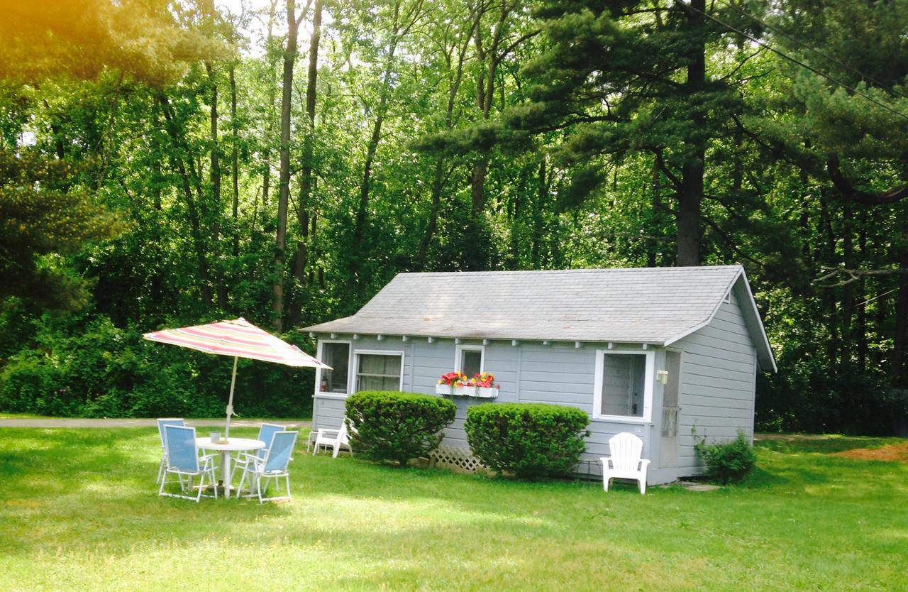 Chamber Lane Motel Round Lake 외부 사진